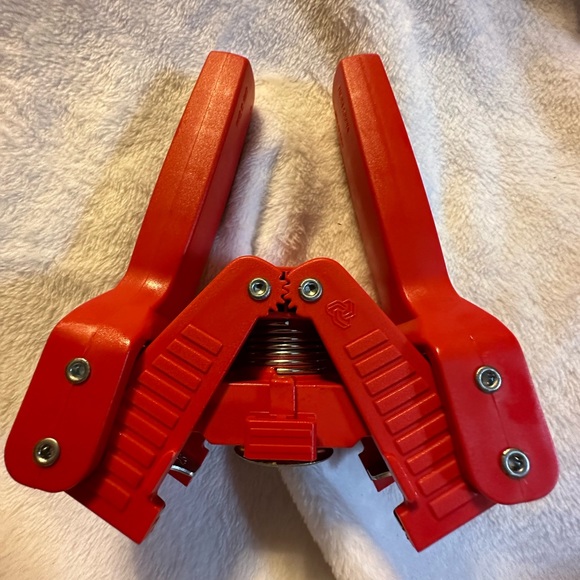 GUC Bottle Capper. Size one size. - Picture 4 of 6